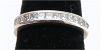 Lot #5007 - 14kt white gold ring with 14 small