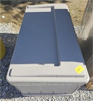 (ZZ) Suncast Plastic Trunk/Container