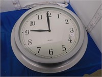 QUARTZ WALL CLOCK