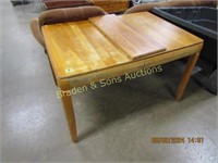 VINTAGE DINING TABLE WITH LEAF