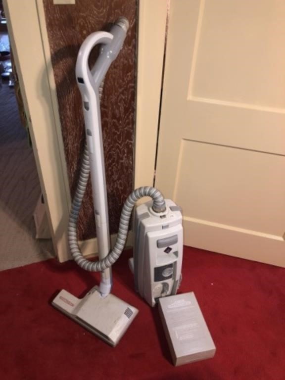 Electrolux Canister Vacuum with Power Head + Bags