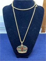GOld tone chain necklace with pendant