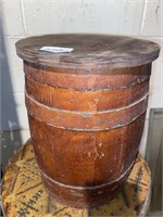 Small barrel with lid