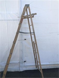 8 ft Wooden Step Ladder