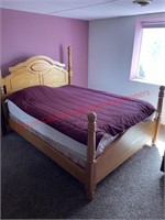 Sturdy Wooden queen size bed and 4 dresser