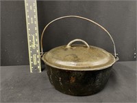 Vintage No. 8 Cast Iron Pot w/ Cast Iron Lid