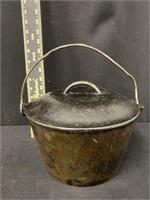 Vintage No. 7 Cast Iron Pot w/ Cast Iron Lid