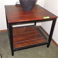 END TABLE 20 1/2 x 21 x 19 (MATCHES #147)