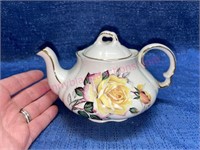 Ellgreave England ironstone teapot (Wood & Sons)