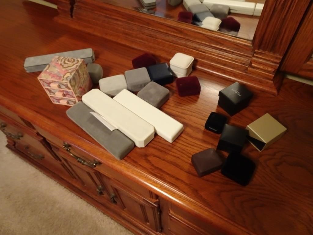 Lot of EMPTY Jewelry Boxes (Bedroom)