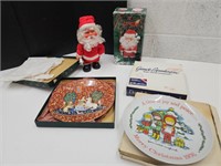 10" Santa Claus w/Collector Plates