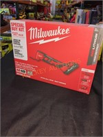 Milwaukee M18 Oscillating Multi-Tool Kit
