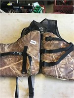 4xl camo life jacket