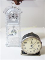 Lot: glass clock and alarm clock