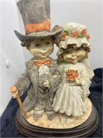 VINTAGE CAPODIMONTE BRIDE & GROOM FIGURINE