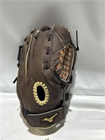 $40.00 Mizuno Kid's Prospect series Powerclose 11