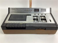 TEAC A-170S cassette deck (powers up)