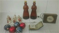 Group of vintage items includes two glass Mrs