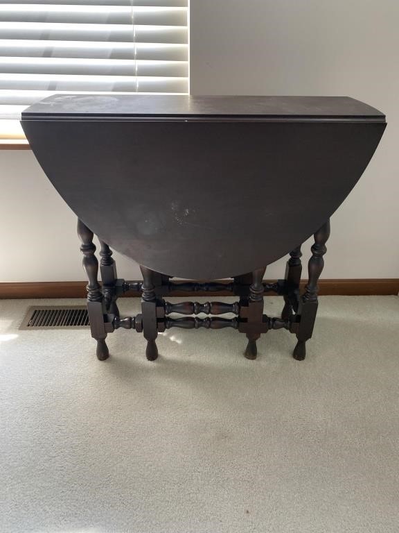 Drop Leaf Gate Leg Table