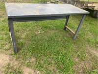 Metal work table. Sizes in pictures.