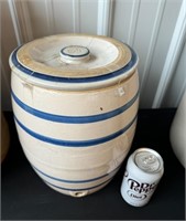 Water Crock Jug ( Lid is Cracked) ( NO SHIPPING)