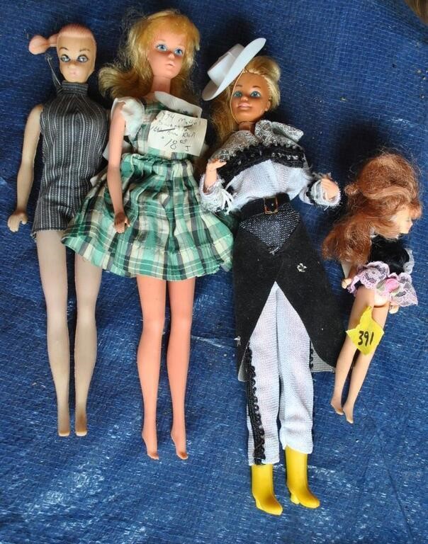 4 dolls