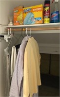 B - LOT OF WOMEN'S CLOTHING & CLEANING SUPPLIES