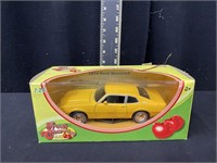 1:24 1974 Ford Maverick Diecast Car