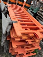 15 pieces of orange fencing
