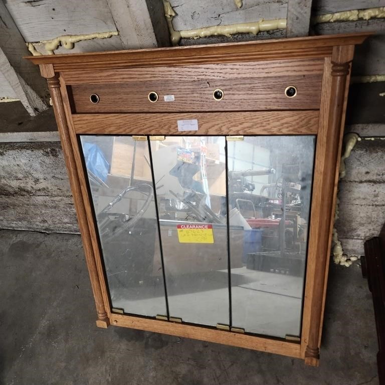 Wood, 4 light Mirrored 3 door Vanity