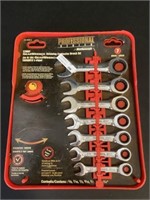 Stubby gear wrench ratcheting wrench set