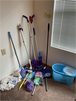 Cleaning items, Spin mop & bucket,