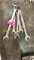 Standard set of wrenches