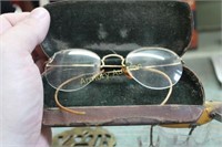 VINTAGE EYEGLASSES IN CASE