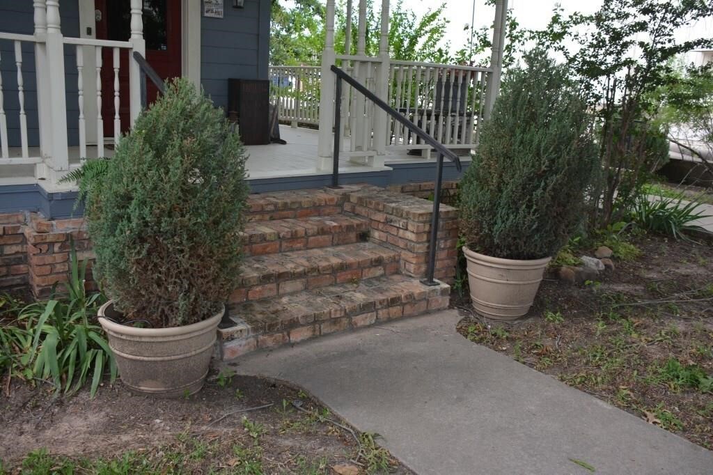 Three Pots - Two have Plants