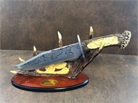 Bald Eagle Motif Knife handle Antler Stand as pic