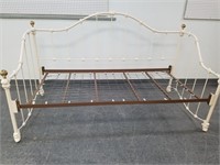 CREAM IRON DAYBED