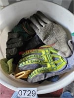 Bucket of gloves (connex 2)