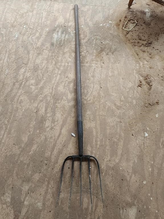 Primitive 5 Prong Pitch Fork