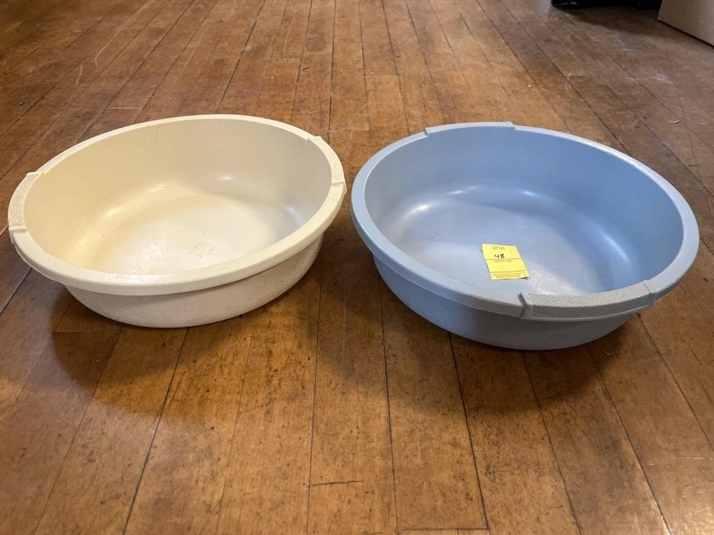 2 PET BOWLS