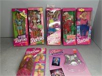 (5) BARBIES & ACCESSORIES - MOLDY