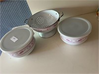 2 ENAMEL BOWLS WITH LIDS AND COLLANDER 10"DIA