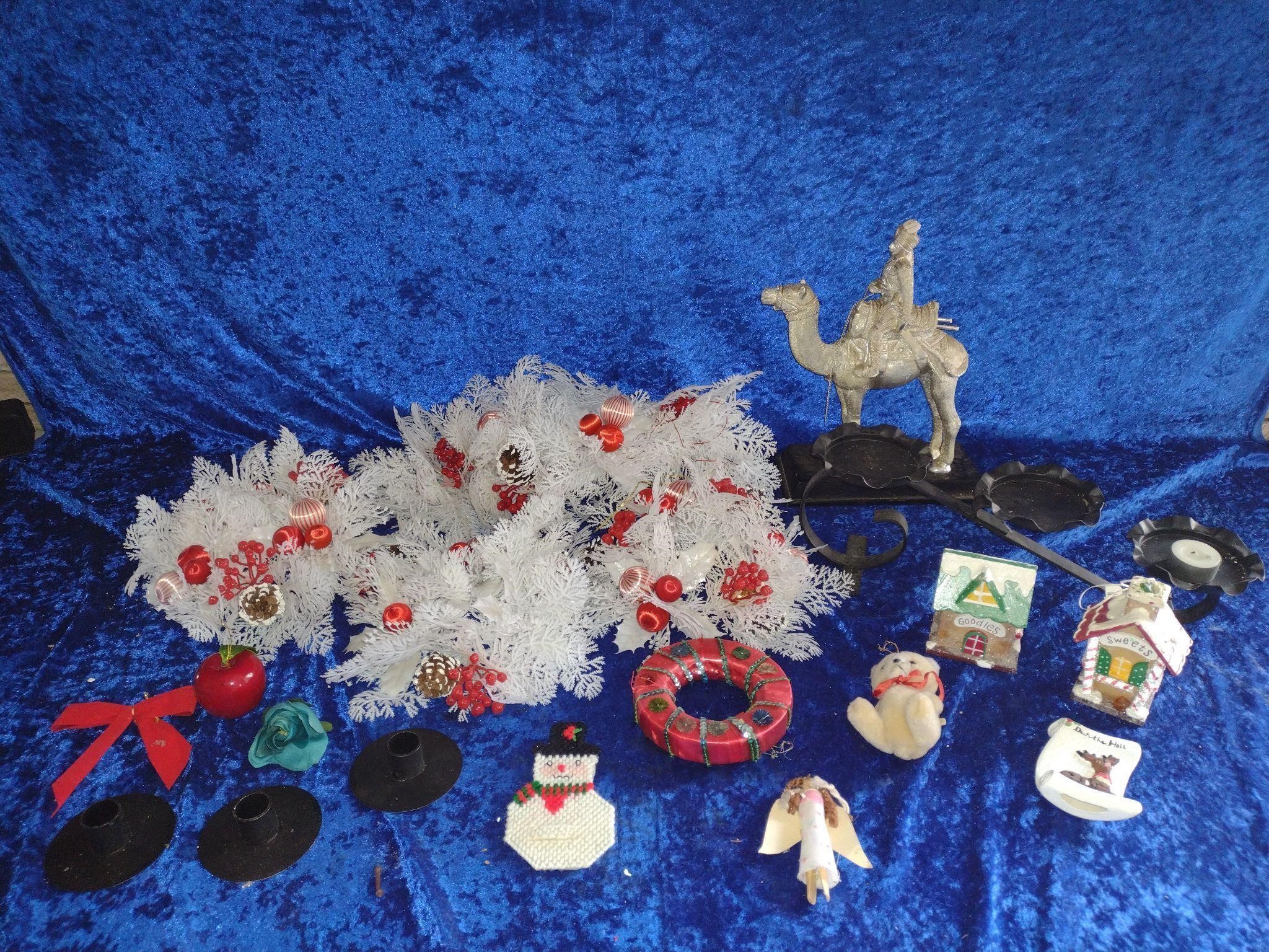 CHRISTMAS DECORATIONS MIXED LOT AGE / SIZE