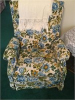 Flower Chair, blankets