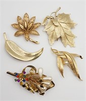 5-VITNAGE GOLD TONED BROOCHES: LISNER-BOUCHER-