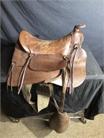 Great Leather saddle - love the details