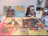 LOT OF ASSORTED VINTAGE VINYL RECORDS / ALBUMS