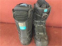 FLOW SIZE 9 SNOWBOARD BOOT