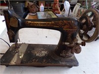 1896 Singer Sewing Machine S/N 13779337