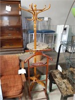 Suit stand made in italy, good condition. Hall